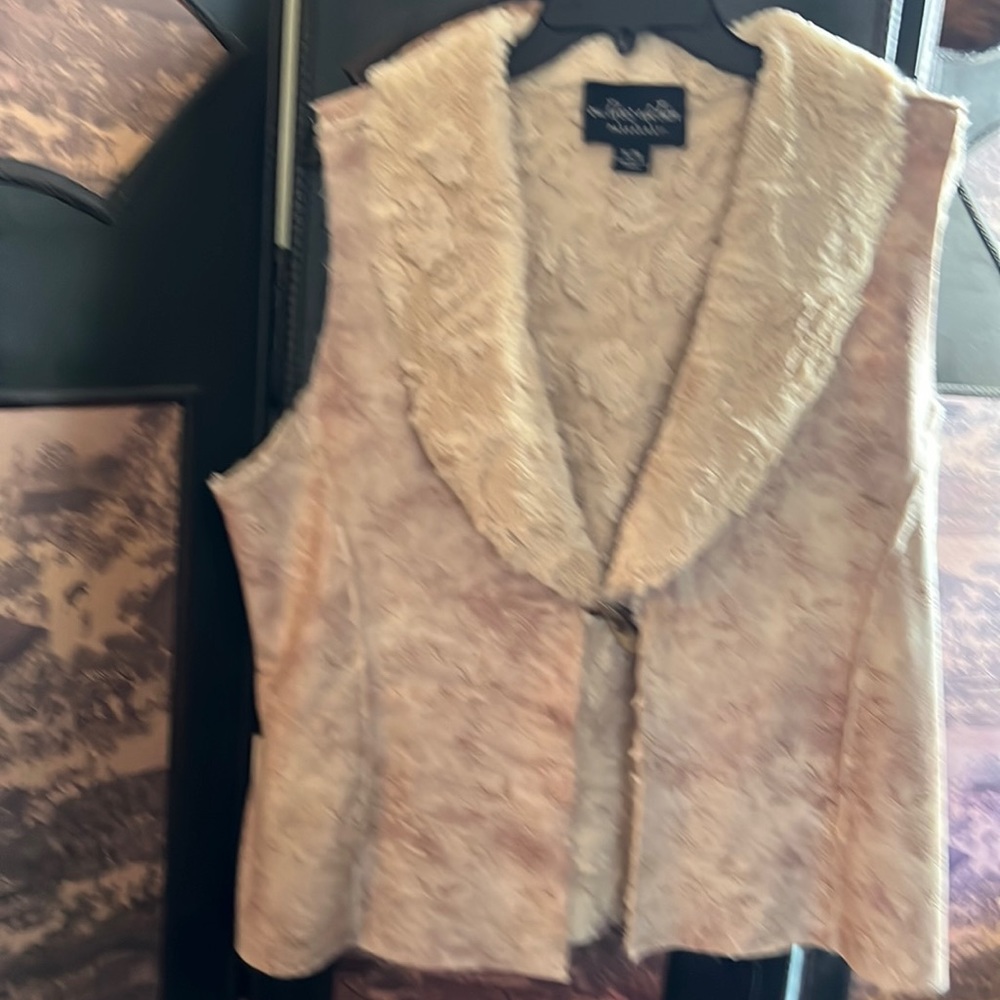 Outdoor edition  by parkhurst ladies faux fur vest